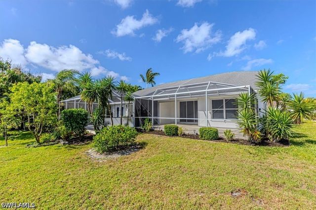 5446 Whitten DR 19, Naples, FL 34104