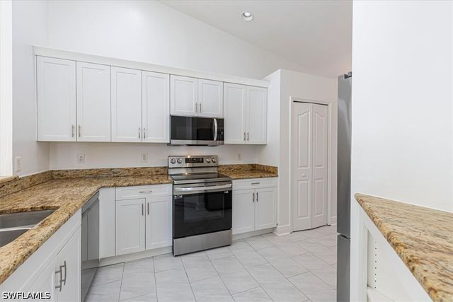 5446 Whitten DR 19, Naples, FL 34104