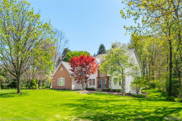 2005 N Splitstone Drive, Hamburg Township, MI 48169
