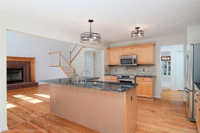 2005 N Splitstone Drive, Hamburg Township, MI 48169