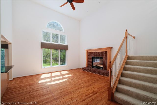 2005 N Splitstone Drive, Hamburg Township, MI 48169