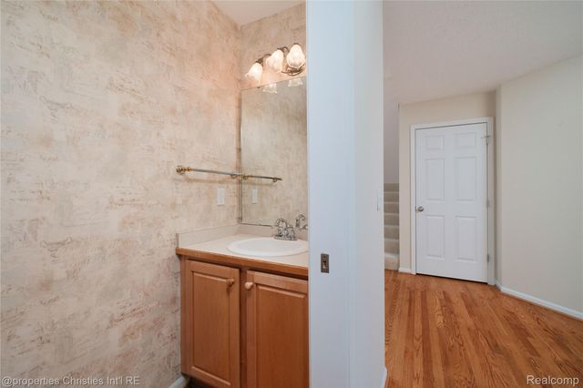2005 N Splitstone Drive, Hamburg Township, MI 48169