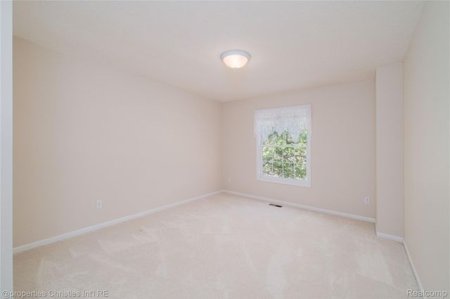 2005 N Splitstone Drive, Hamburg Township, MI 48169
