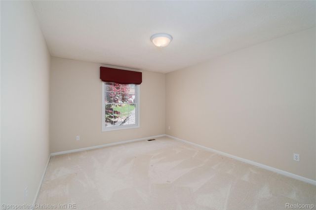 2005 N Splitstone Drive, Hamburg Township, MI 48169