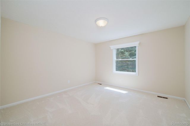 2005 N Splitstone Drive, Hamburg Township, MI 48169