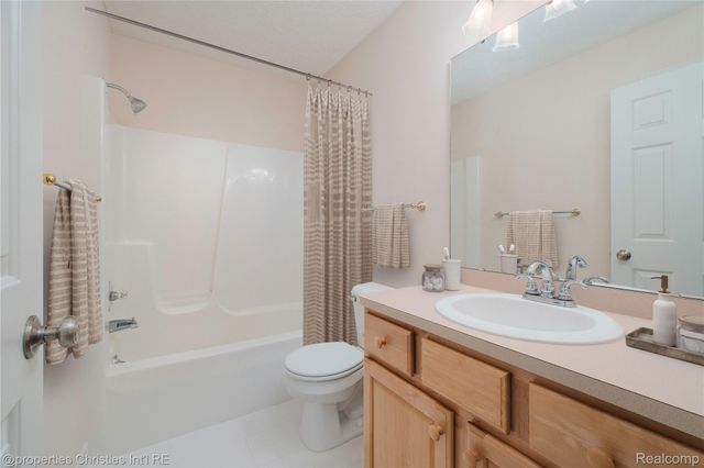 2005 N Splitstone Drive, Hamburg Township, MI 48169