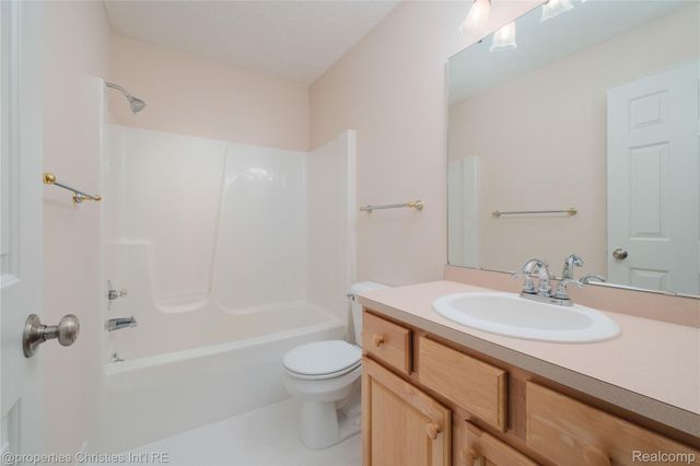 2005 N Splitstone Drive, Hamburg Township, MI 48169