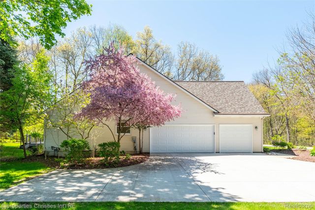 2005 N Splitstone Drive, Hamburg Township, MI 48169
