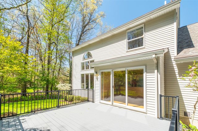 2005 N Splitstone Drive, Hamburg Township, MI 48169