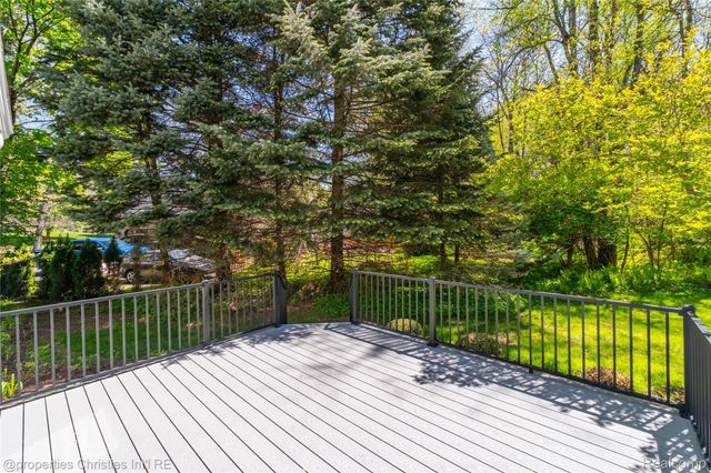 2005 N Splitstone Drive, Hamburg Township, MI 48169