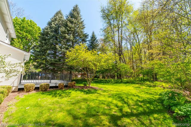 2005 N Splitstone Drive, Hamburg Township, MI 48169