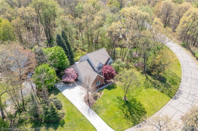 2005 N Splitstone Drive, Hamburg Township, MI 48169