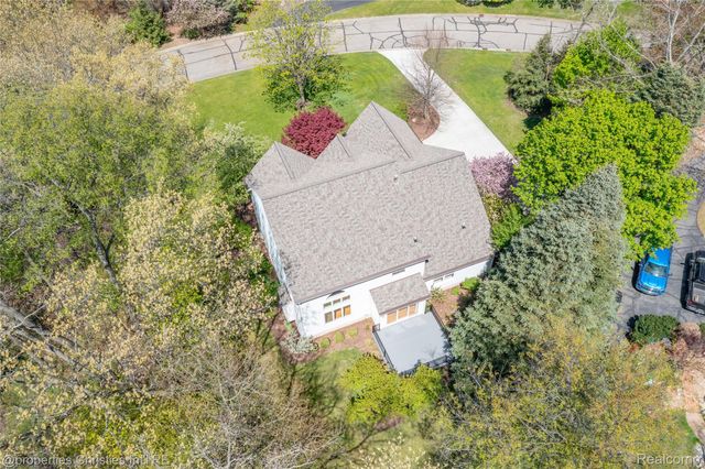 2005 N Splitstone Drive, Hamburg Township, MI 48169