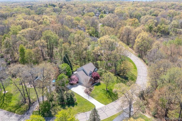 2005 N Splitstone Drive, Hamburg Township, MI 48169