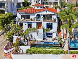 8237 Roxbury Road, Los Angeles, CA 90069