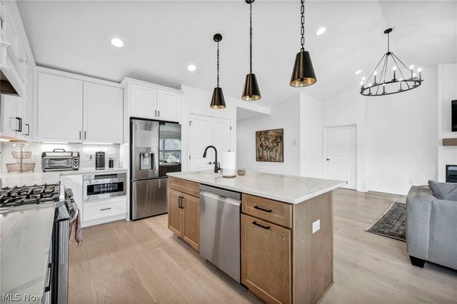 36564 Appian Way, North Ridgeville, OH 44039