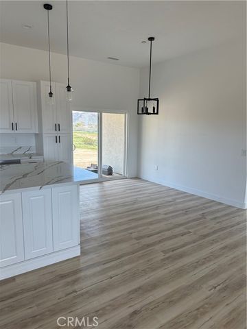 16353 Smokethorn Road, Apple Valley, CA 92307