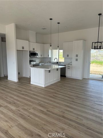 16353 Smokethorn Road, Apple Valley, CA 92307