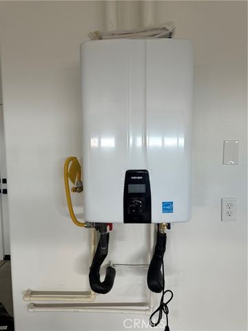 16353 Smokethorn Road, Apple Valley, CA 92307