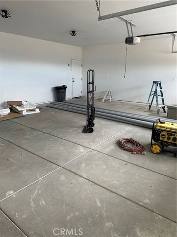 16353 Smokethorn Road, Apple Valley, CA 92307