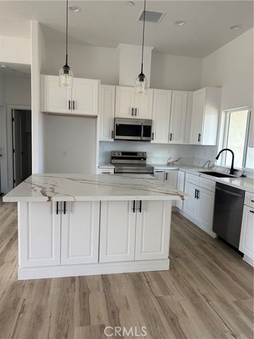 16353 Smokethorn Road, Apple Valley, CA 92307