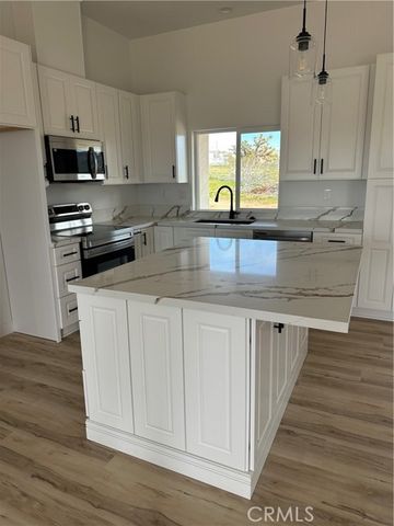 16353 Smokethorn Road, Apple Valley, CA 92307