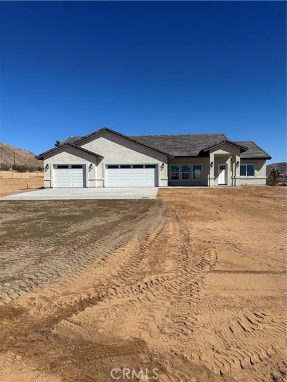 16353 Smokethorn Road, Apple Valley, CA 92307