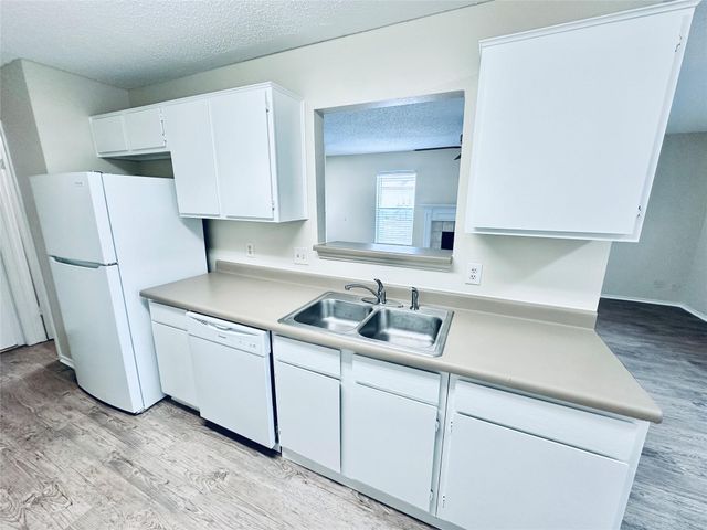 379 Fantail LOOP B, Austin, TX 78734