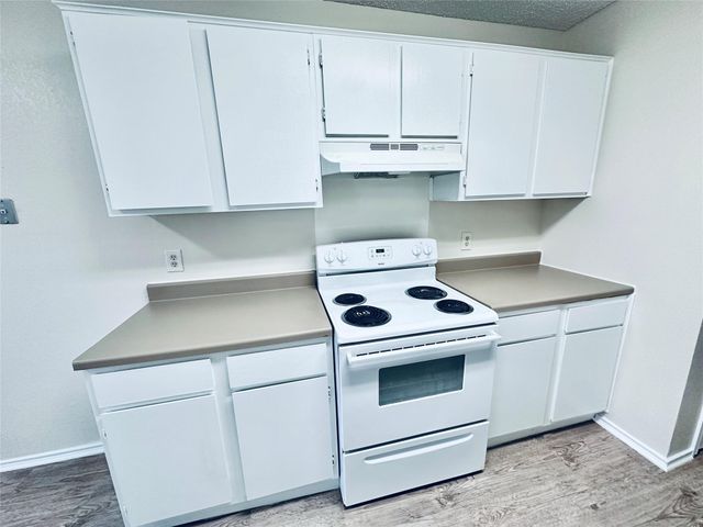379 Fantail LOOP B, Austin, TX 78734