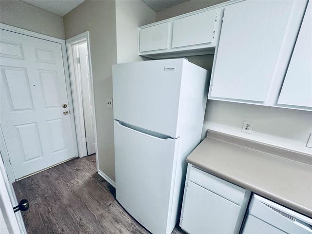 379 Fantail LOOP B, Austin, TX 78734
