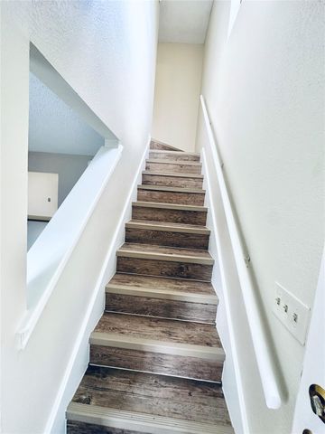 379 Fantail LOOP B, Austin, TX 78734
