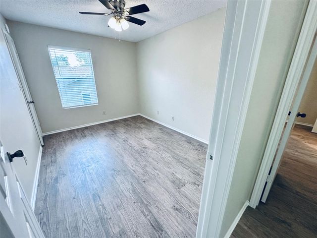 379 Fantail LOOP B, Austin, TX 78734