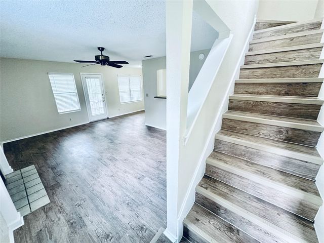 379 Fantail LOOP B, Austin, TX 78734