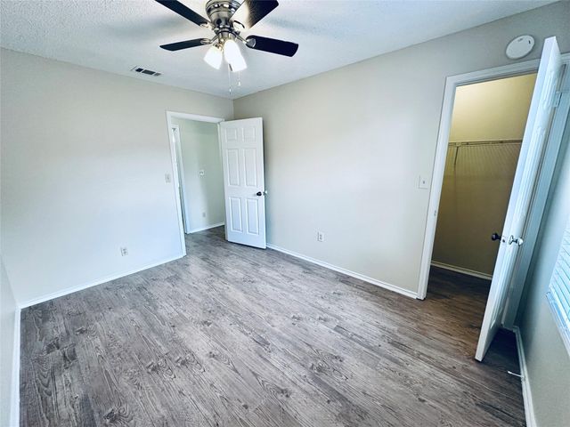 379 Fantail LOOP B, Austin, TX 78734