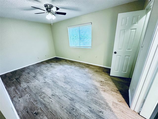 379 Fantail LOOP B, Austin, TX 78734