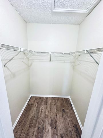379 Fantail LOOP B, Austin, TX 78734
