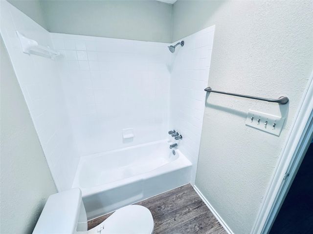 379 Fantail LOOP B, Austin, TX 78734