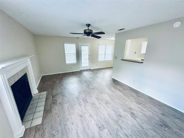 379 Fantail LOOP B, Austin, TX 78734