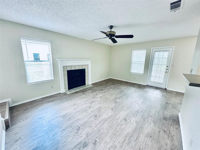 379 Fantail LOOP B, Austin, TX 78734