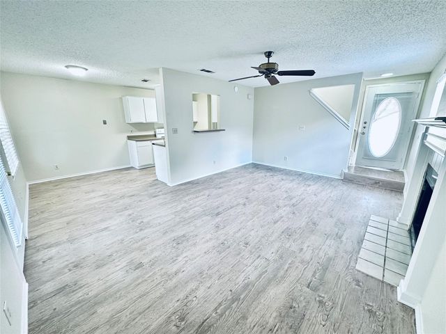 379 Fantail LOOP B, Austin, TX 78734