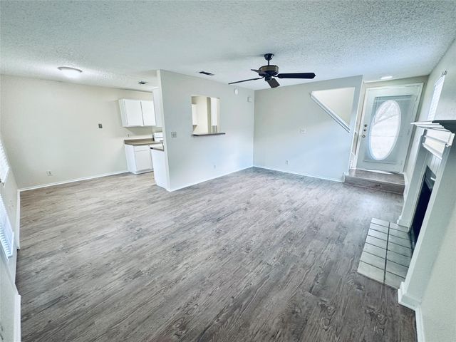 379 Fantail LOOP B, Austin, TX 78734