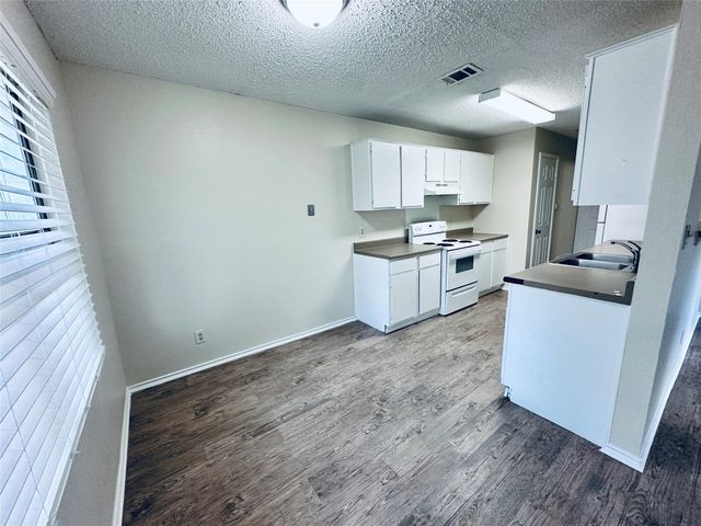 379 Fantail LOOP B, Austin, TX 78734
