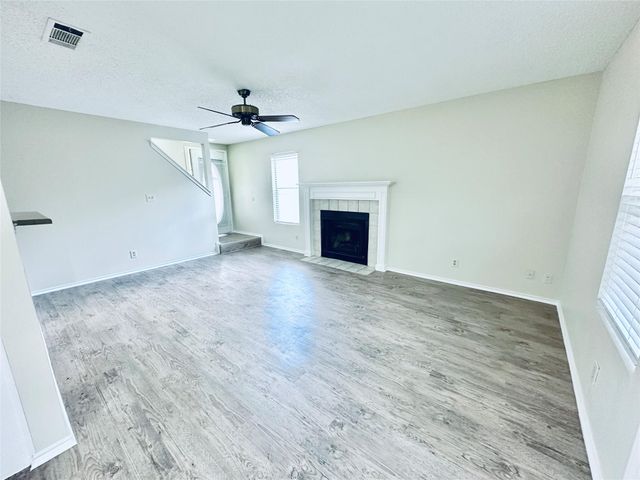 379 Fantail LOOP B, Austin, TX 78734