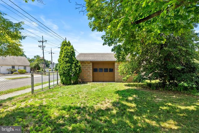 1043 HORNBERGER AVE, Roebling, NJ 08554