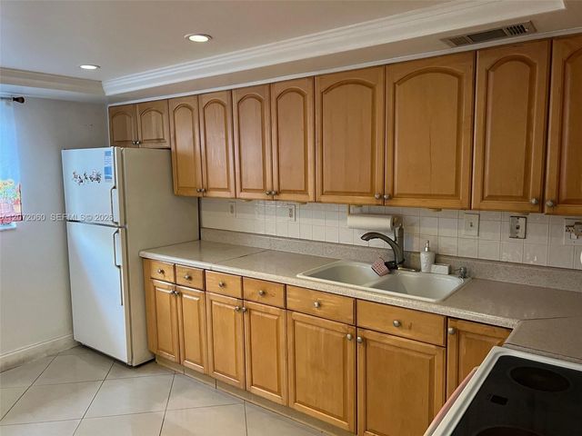 344 SW 1st Street 6, Pompano Beach, FL 33060