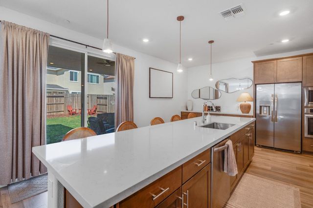 5080 Marshmallow Dr, Roseville, CA 95747