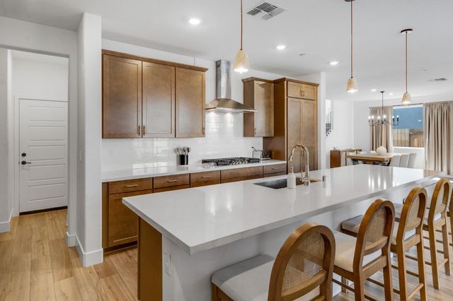 5080 Marshmallow Dr, Roseville, CA 95747