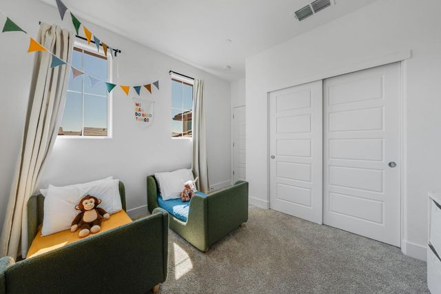 5080 Marshmallow Dr, Roseville, CA 95747