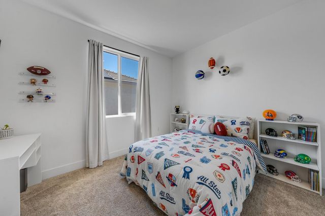 5080 Marshmallow Dr, Roseville, CA 95747