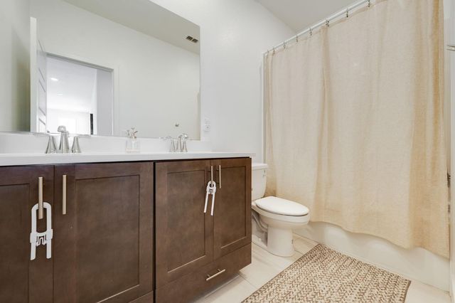 5080 Marshmallow Dr, Roseville, CA 95747